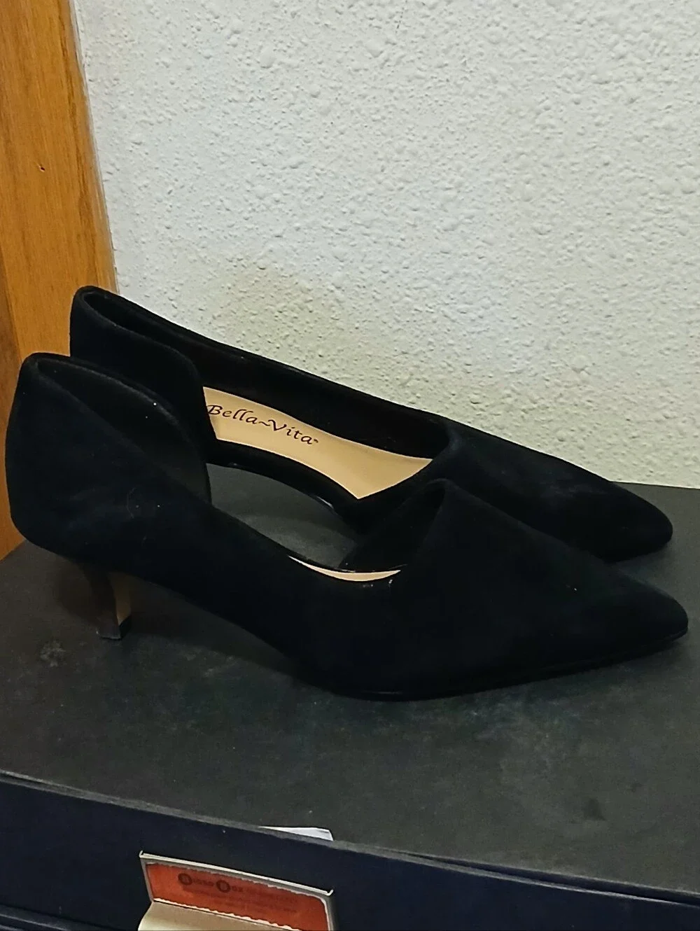 ​Bella Vita Black Suede D'Orsay Pointed Toe Kitten Heels Women's 5.5 M